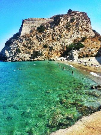Παραλία Ψαρομούρα