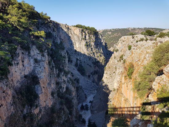 Πεζοπορία στο Φαράγγι της Αράδαινας